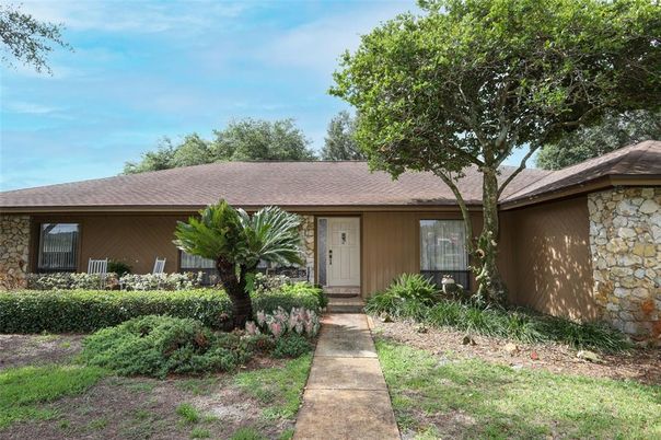 Exterior, Facade, Ranch