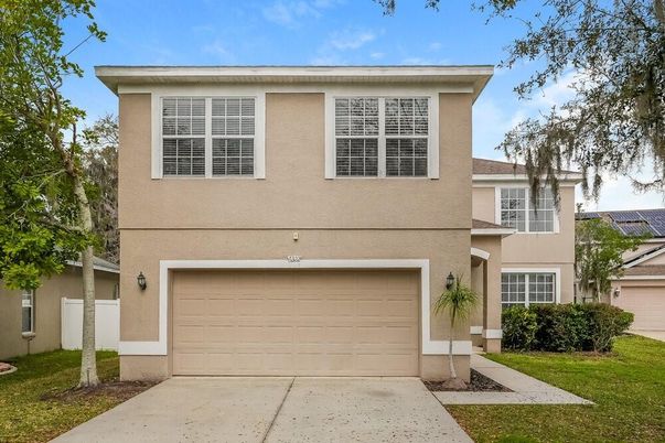 Attached, Exterior, Facade, Mediterranean