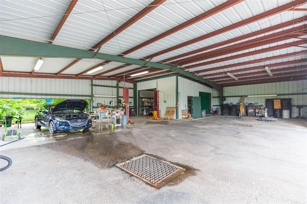 Garage, Interior