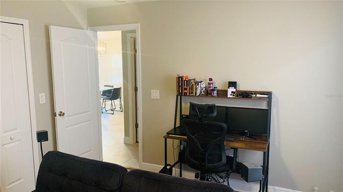 Home Office, Interior