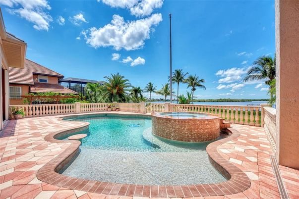 Exterior, Pool, Water
