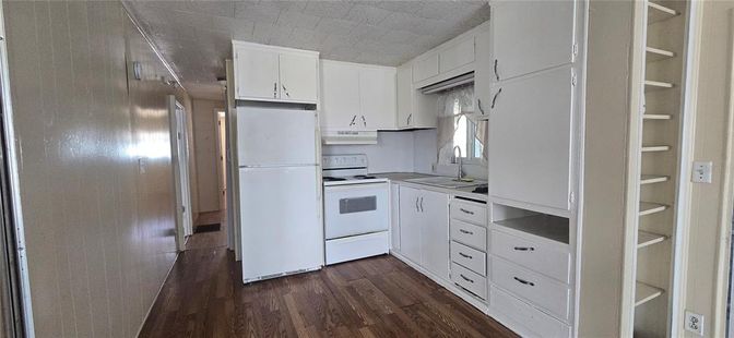Interior, Kitchen, Wood Texture Flooring