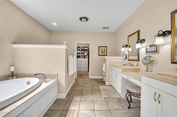 Bathroom, Dual Sink Vanities, Interior, Recessed Lighting