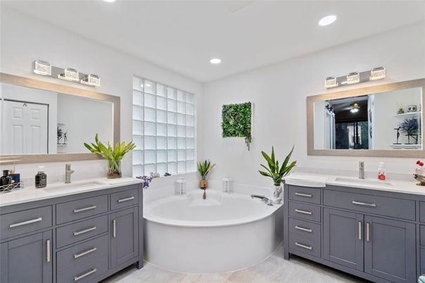 Bathroom, Dual Sink Vanities, Interior, Recessed Lighting