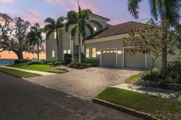 Attached, Exterior, Facade, Mediterranean