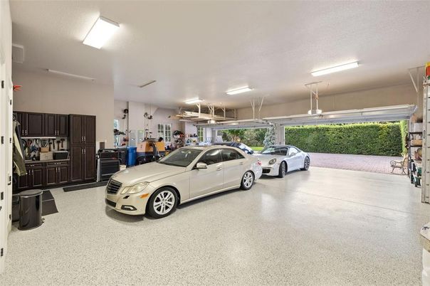 Garage, Interior