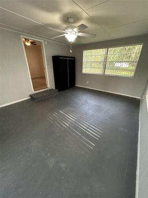 Empty room, Interior