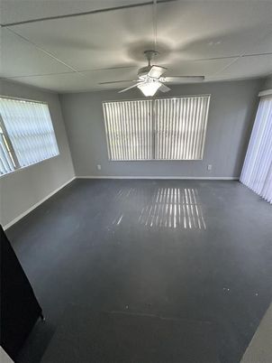 Empty room, Interior