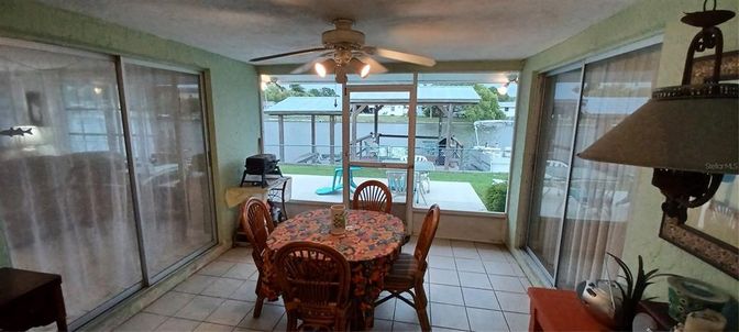 Dining room, Interior, Water