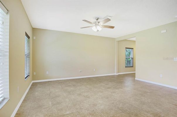 Empty room, Interior
