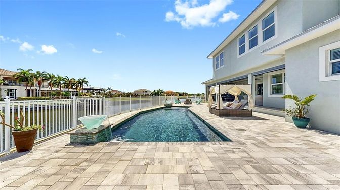 Exterior, Pool