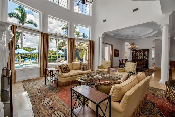 Chandelier, Dining room, Interior, Living room