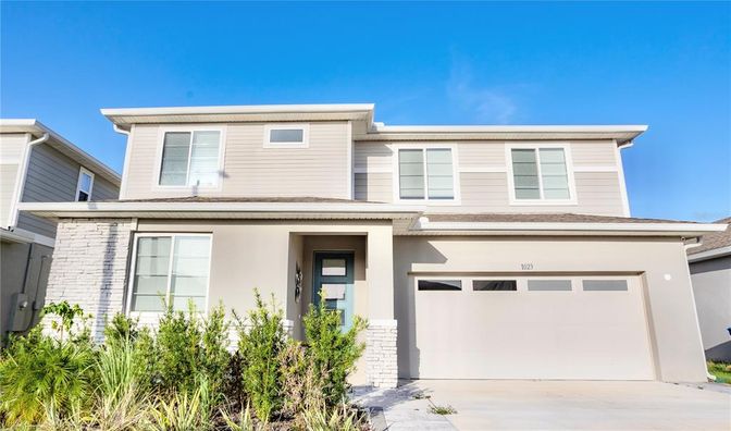 Attached, Exterior, Facade, American Craftsman