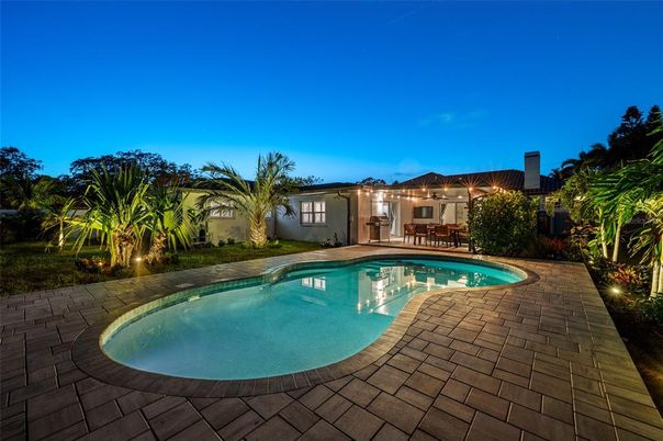 Exterior, Pool