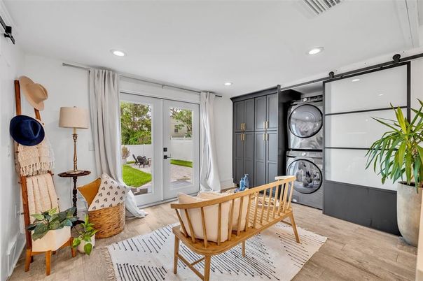 Interior, Recessed Lighting, Washer, Wood Texture Flooring
