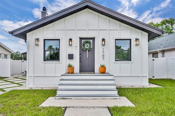 Exterior, Facade, Farmhouse