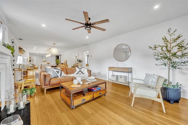 Chandelier, Dining room, Interior, Living room, Recessed Lighting, Wood Texture Flooring