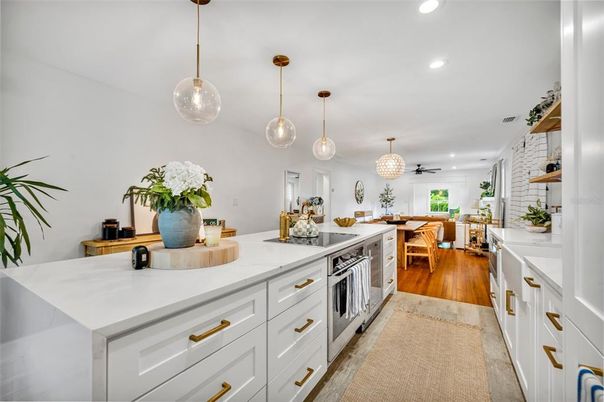 Dining room, Interior, Kitchen, Pendant Lights, Recessed Lighting, Wood Texture Flooring