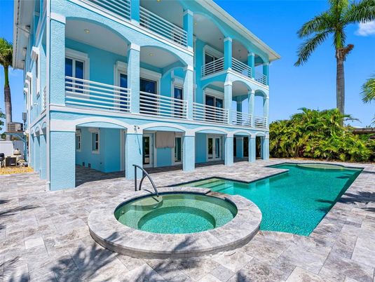Exterior, Pool