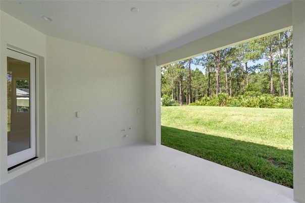 Empty room, Exterior