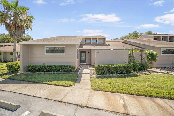 Exterior, Facade, Ranch