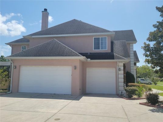 Attached, Exterior, Facade, American Craftsman
