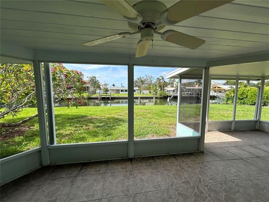 Interior, Sun Room, Water