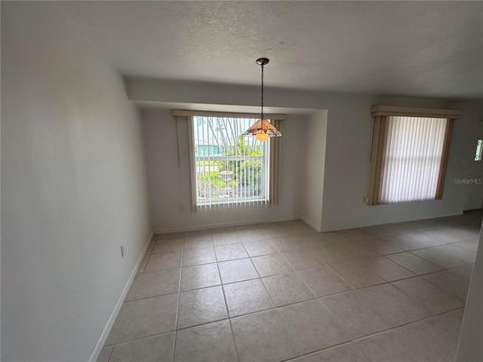 Empty room, Interior, Pendant Lights