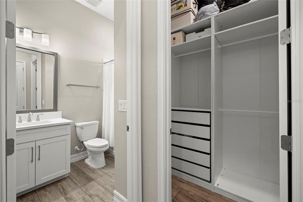 Bathroom, Interior, Walk-in Closets, Wood Texture Flooring