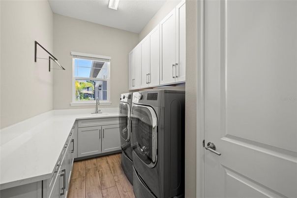 Interior, Washer, Wood Texture Flooring