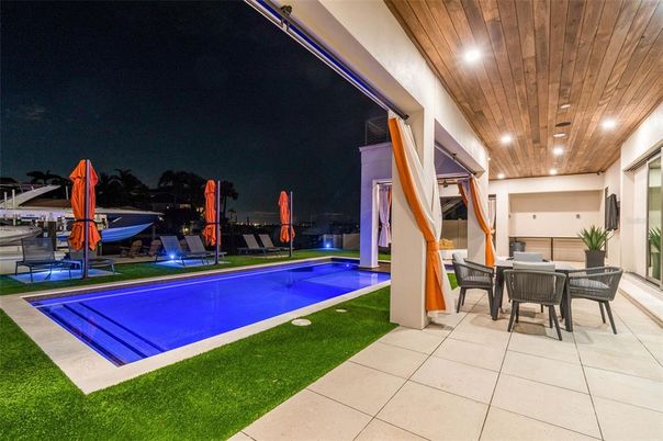 Exterior, Pool
