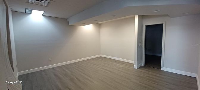 Empty room, Interior, Recessed Lighting, Wood Texture Flooring