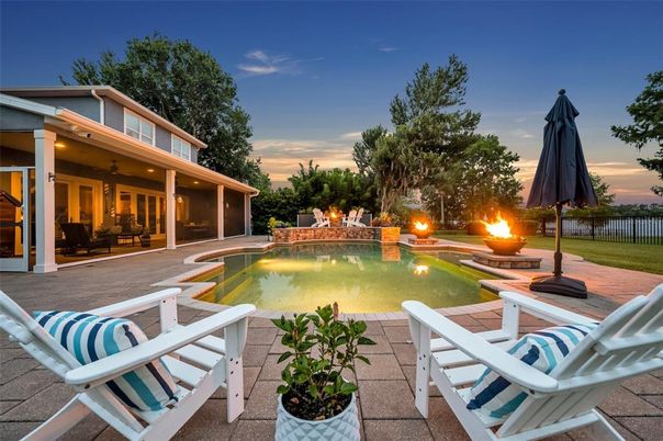 Exterior, Pool