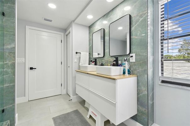 Bathroom, Interior, Recessed Lighting