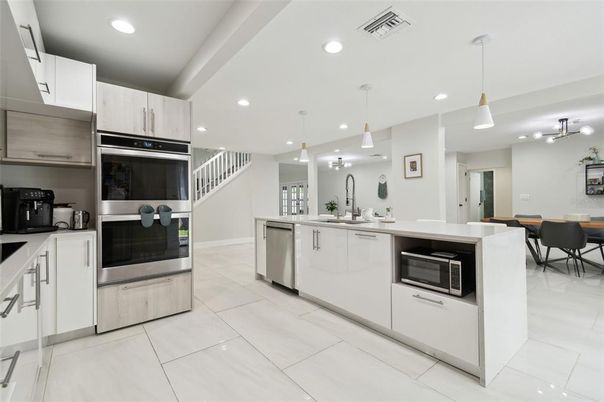 Dining room, Interior, Kitchen, Pendant Lights, Recessed Lighting, Stainless Steel Appliances
