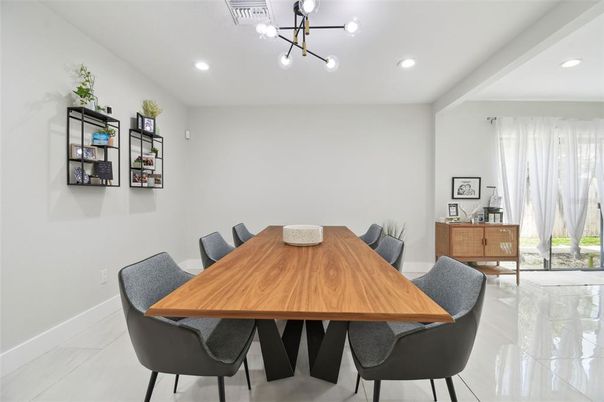 Dining room, Interior, Pendant Lights, Recessed Lighting