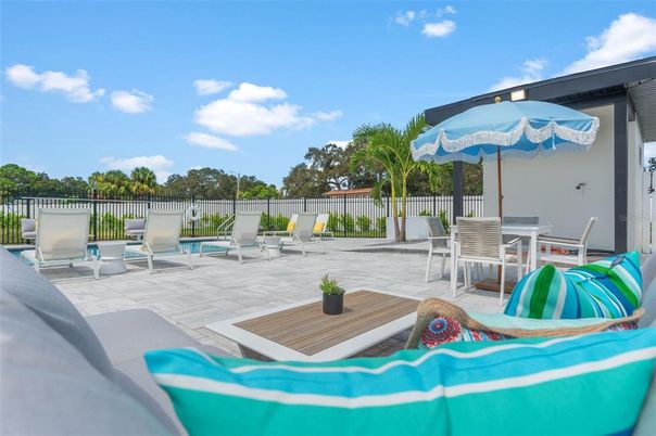 Exterior, Pool