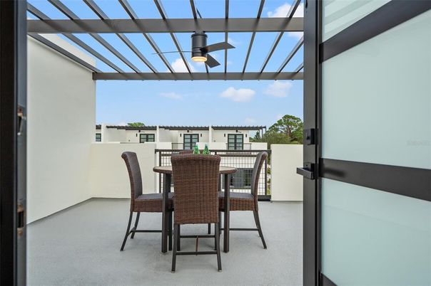 Dining room, Exterior
