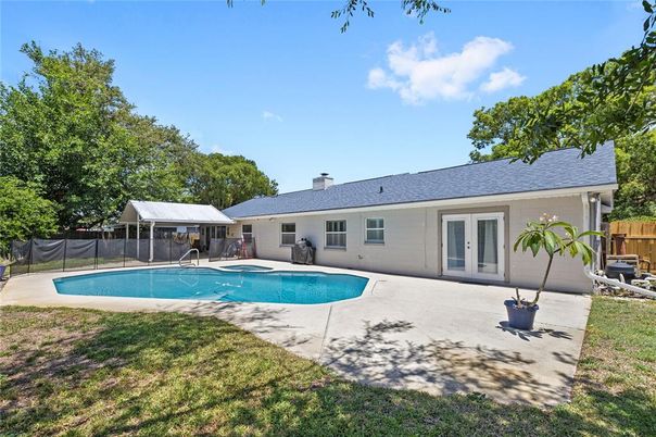 Exterior, Pool
