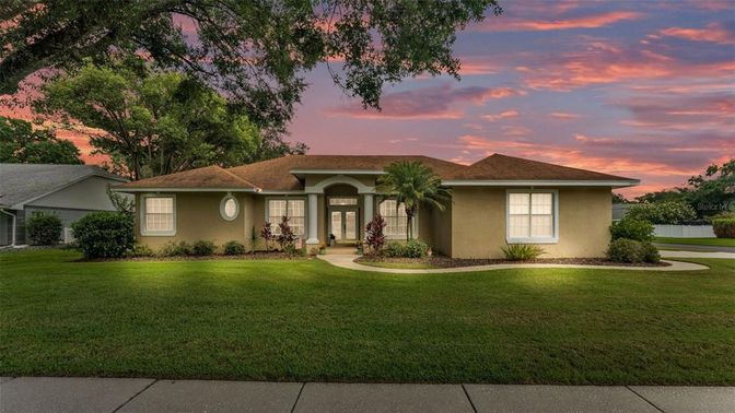 Backyard, Exterior, Facade, Ranch