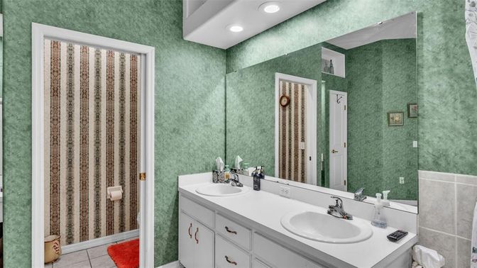 Bathroom, Dual Sink Vanities, Interior, Recessed Lighting