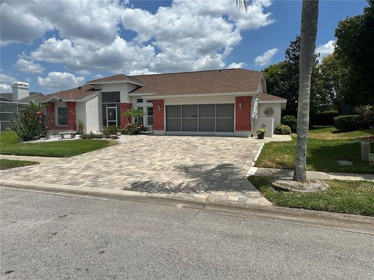 Attached, Exterior, Facade, Ranch