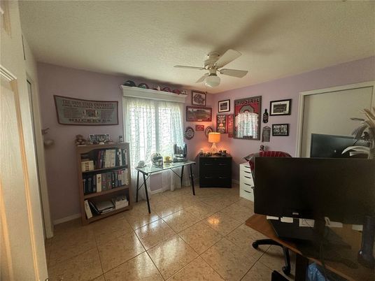 Home Office, Interior