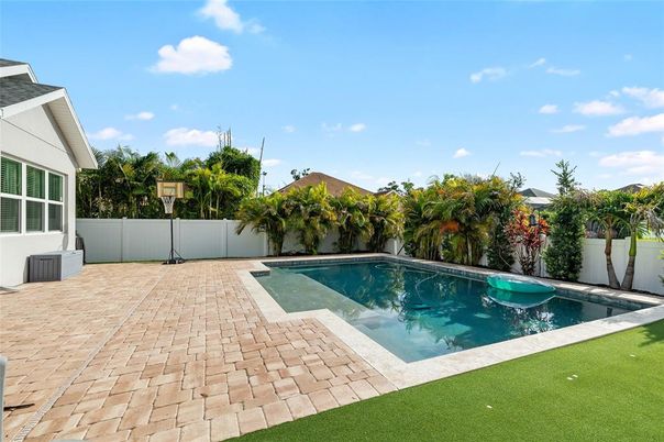 Exterior, Pool