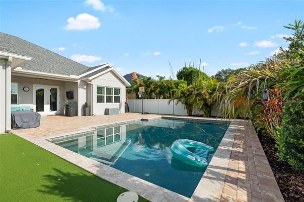 Exterior, Pool