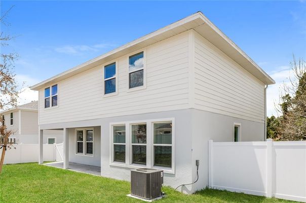 Attached, Exterior, Facade, None