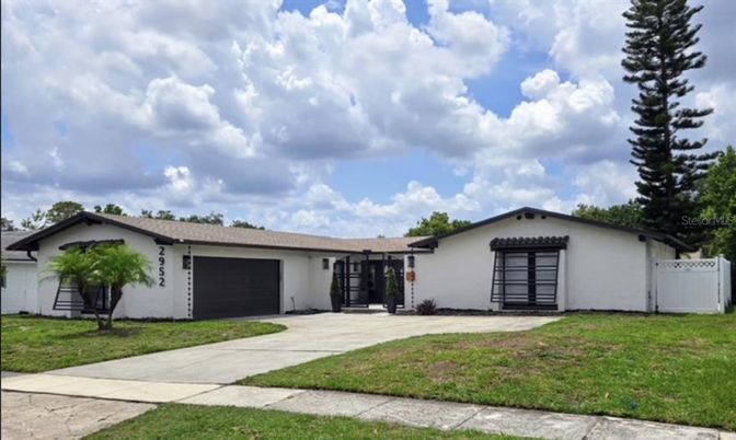Attached, Exterior, Facade, Ranch