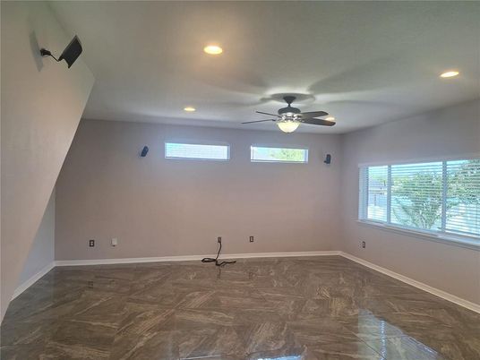 Empty room, Interior, Recessed Lighting