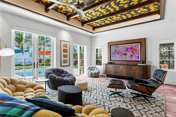 Interior, Living room, Water