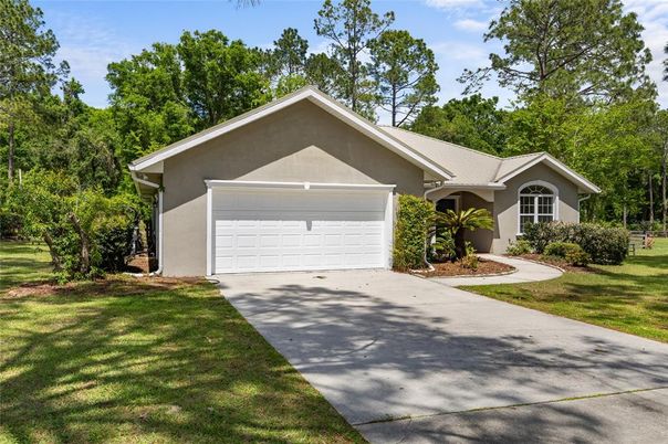 Attached, Exterior, Facade, American Craftsman